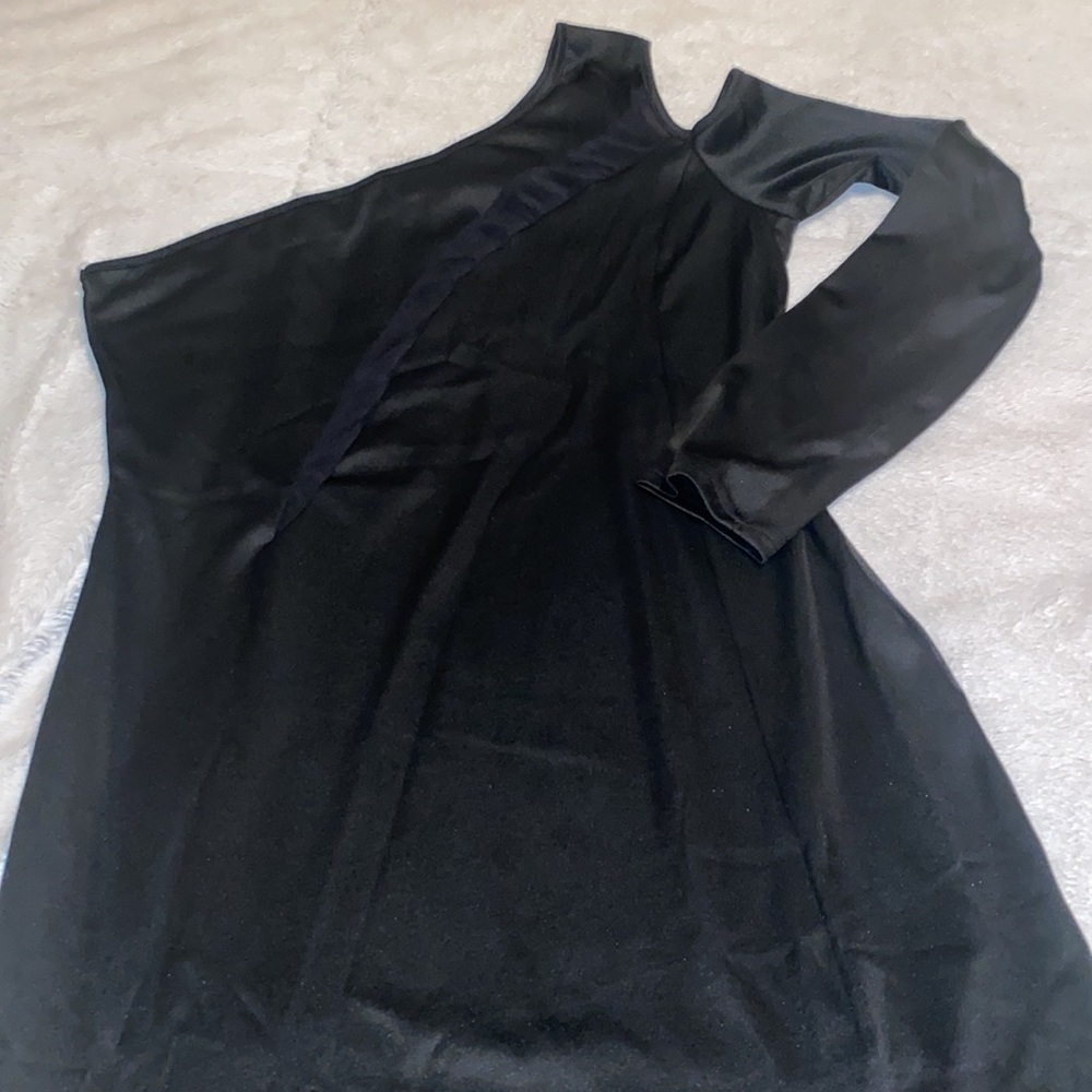 🔥One Shoulder cutout long sleeve dress.🔥 - Picture 3 of 4